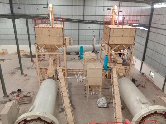 Continu werkingssysteem Keramische kogelmolen 2600 kg voor het slijpen van 325 mesh kwartspoeder